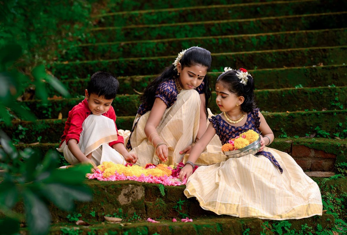 ഉണ്ണിപ്പൂരാടവും നിറവള്ളിയും പുത്തരിയൂണും; ഓർമ്മകൾ പൂക്കളം തീർക്കുമ്പോൾ...