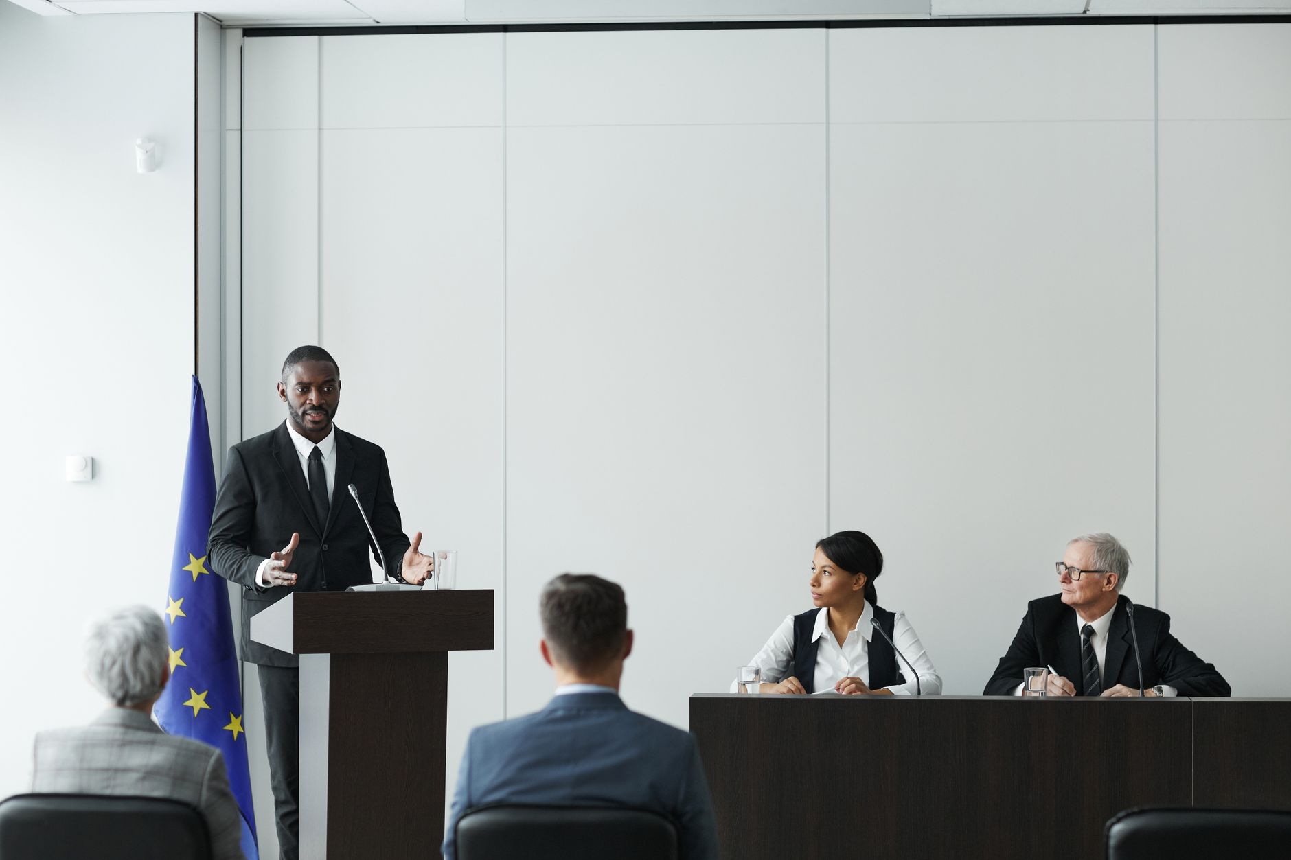 Seminar in Taqa discusses means of boosting voluntary, human rights work