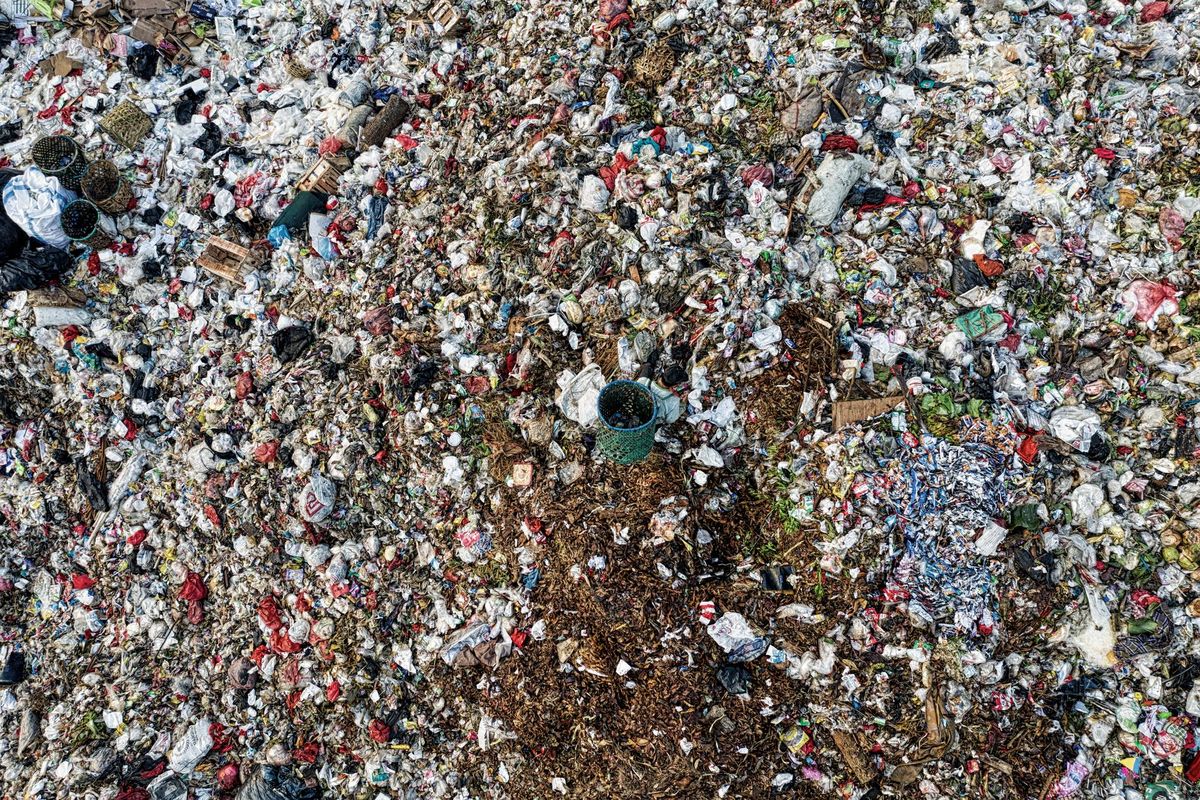 Guinea rubbish landfill collapse kills 30