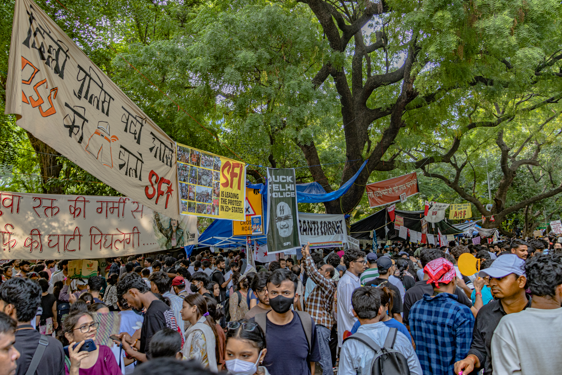 'मेरे पिता घर आए तो वर्दी खून से लाल थी':जंतर-मंतर पर घायल पुलिसकर्मियों के परिजन बोले- प्रोटेस्ट में स्टूडेंट नहीं, गुंडे थे