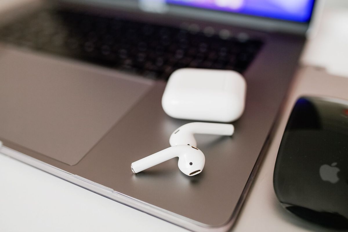AirPods with cameras get their clearest leak yet