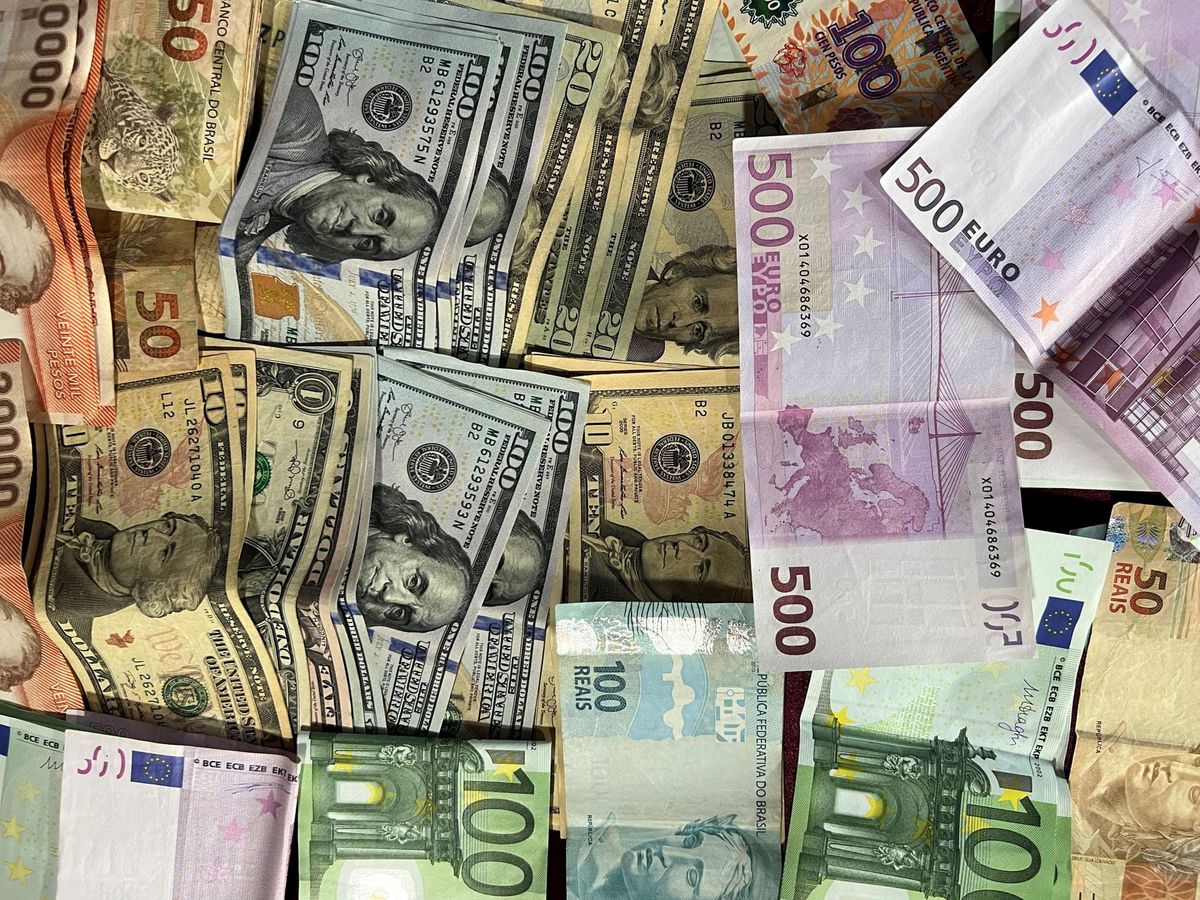 Iranian riyal hits fresh record low at 2.25 million per dollar