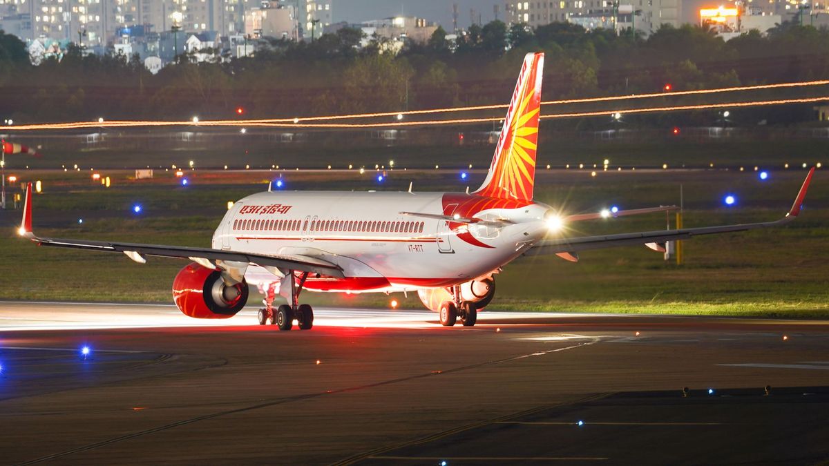 Air India pilot found on cockpit floor after 300ft plunge, struggled to stand: Report