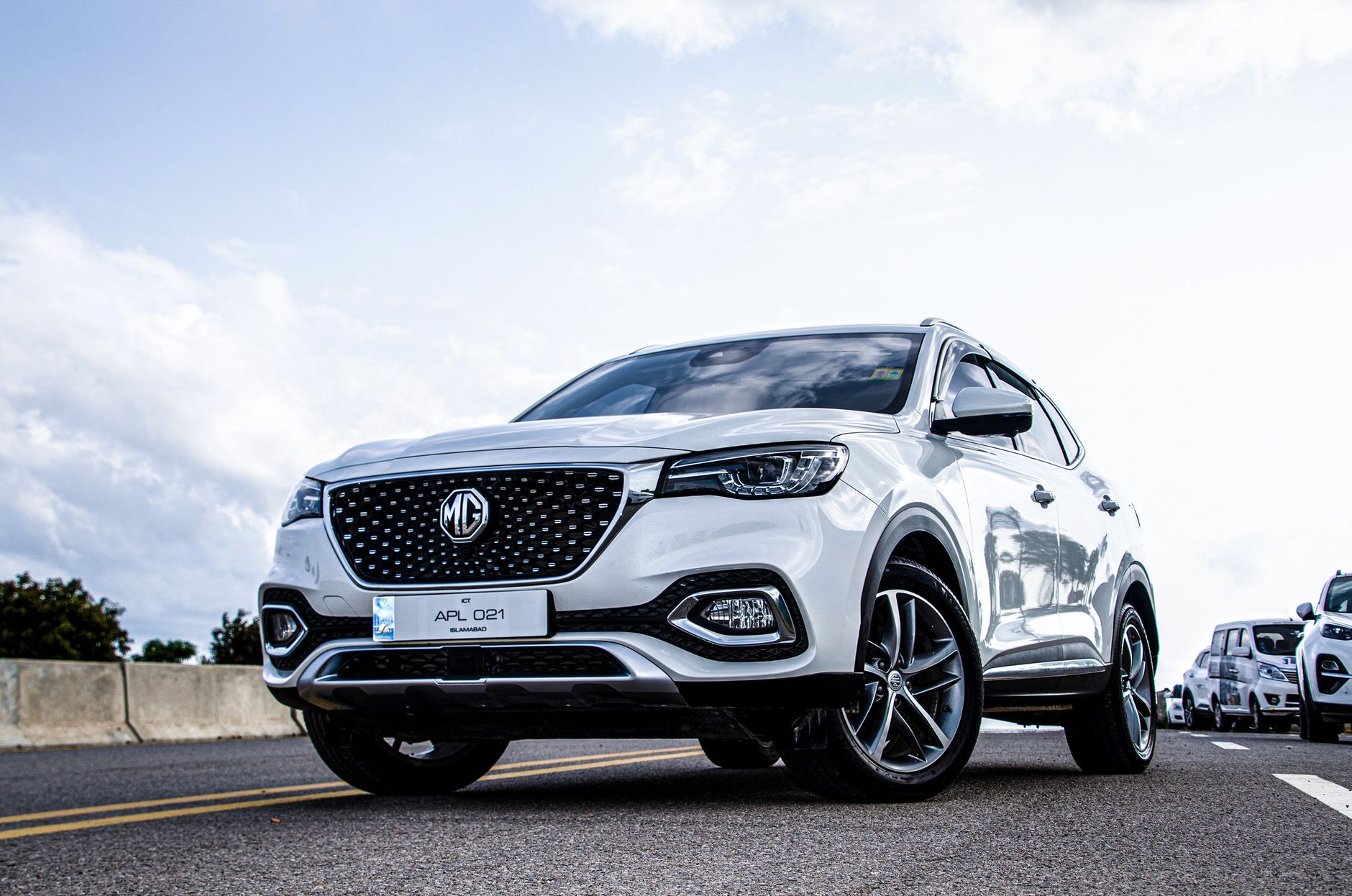 MG Hector Hawk: మైలేజీలో రారాజు.. ఒక్కసారి ఛార్జింగ్తో 530 రేంజ్.. పవర్ఫుల్ కారు!