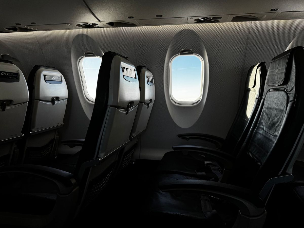 Airline crew aborts flight after child refuses to buckle up