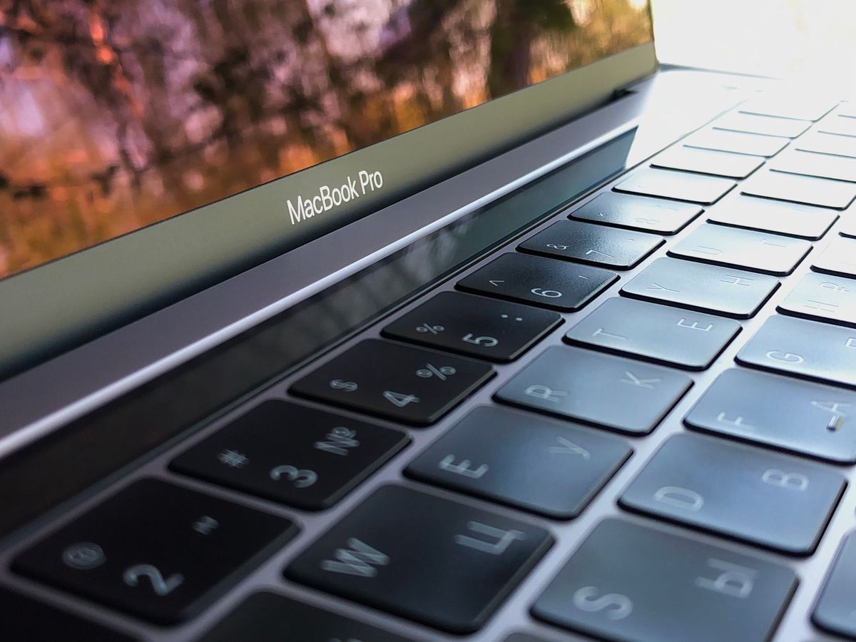 M6 Mac mini review, Apple fitness band rumors, Apple AI servers