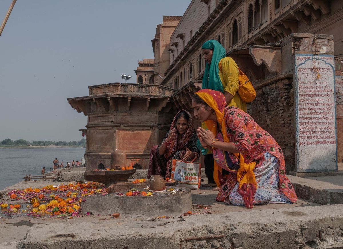 UP: श्रीकृष्ण जन्मभूमि मंदिर कारसेवा का शंखनाद आज, साध्वी ऋतंभरा समेत 12 साधु-संतों को पुलिस का रेड नोटिस