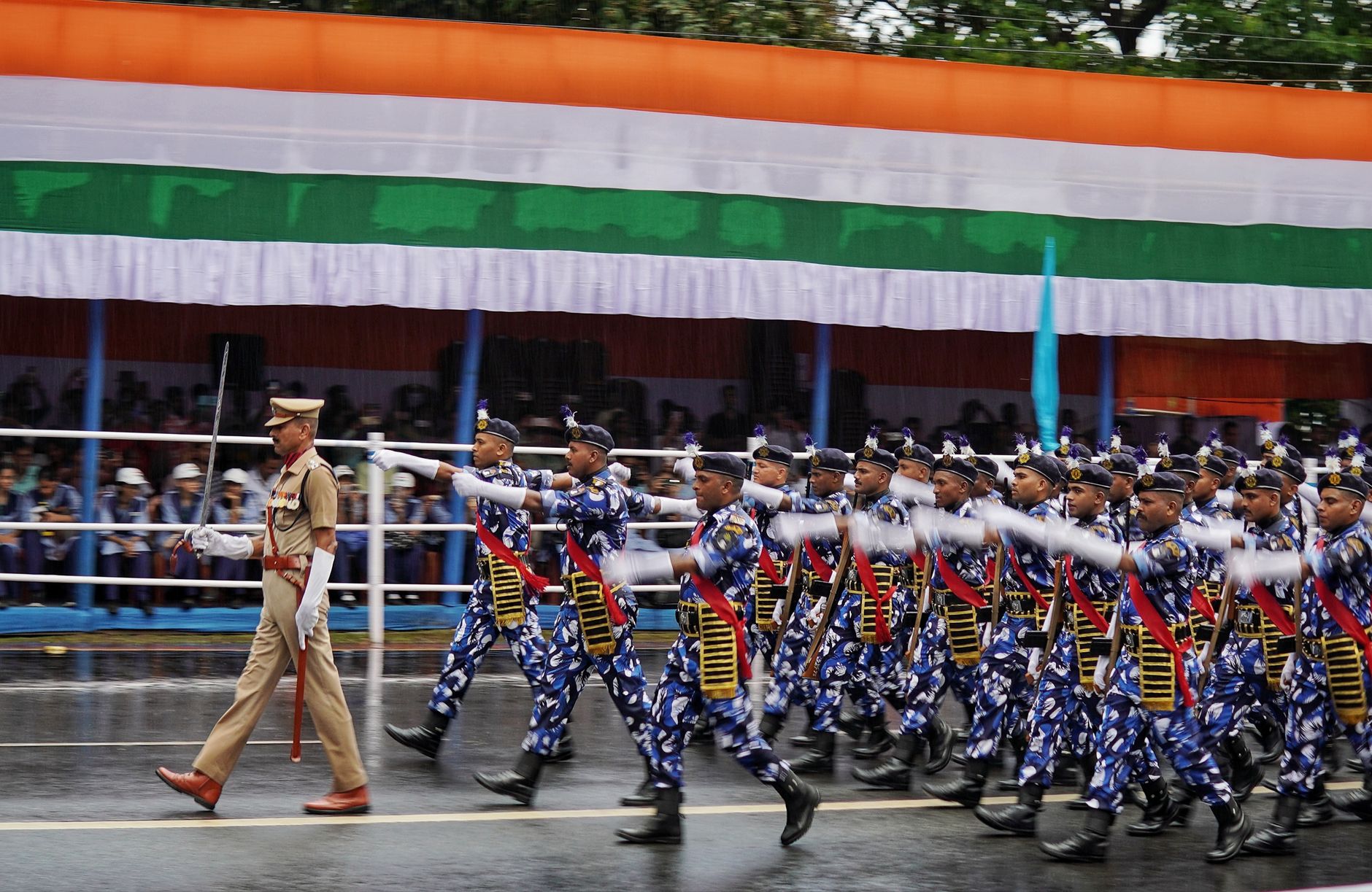 CJP का प्रदर्शन, दिल्ली के 16 मेट्रो स्टेशन बंद:बंगाल से 2 हजार CRPF जवान आ रहे; कॉकरोच पार्टी बोली- सरकार बातचीत को तैयार