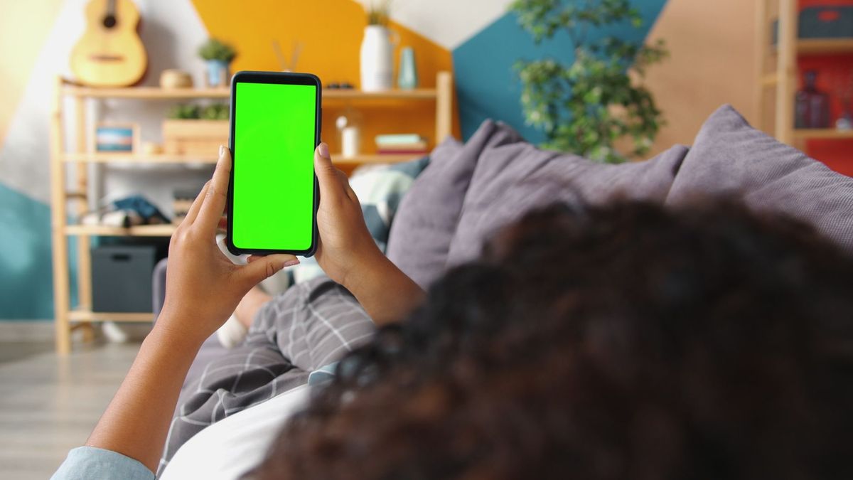 Pixel 11 notifications are the last straw for many readers sick of phone ads