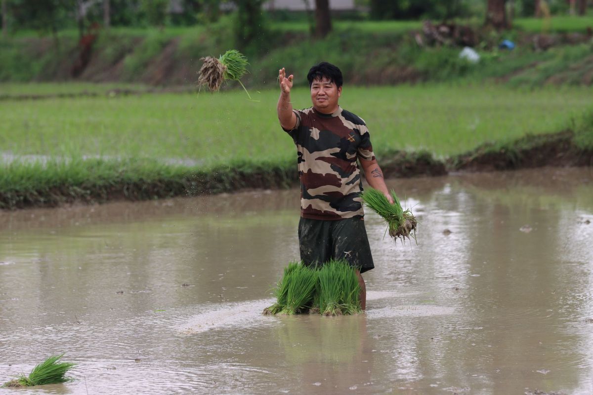 Rescue scramble after Nepal-Tibet floods kill 160; hundreds missing