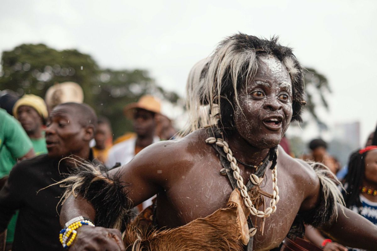 Uganda buries 'youngest' king amid succession row