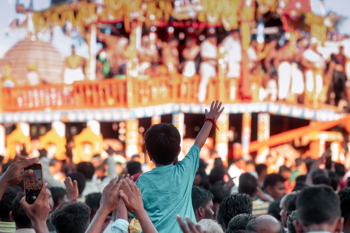 Agra: सावन सोमवार पर बटेश्वर में शिवभक्ति के बीच बवाल, कांवड़ियों के विवाद ने मचाई अफरा-तफरी