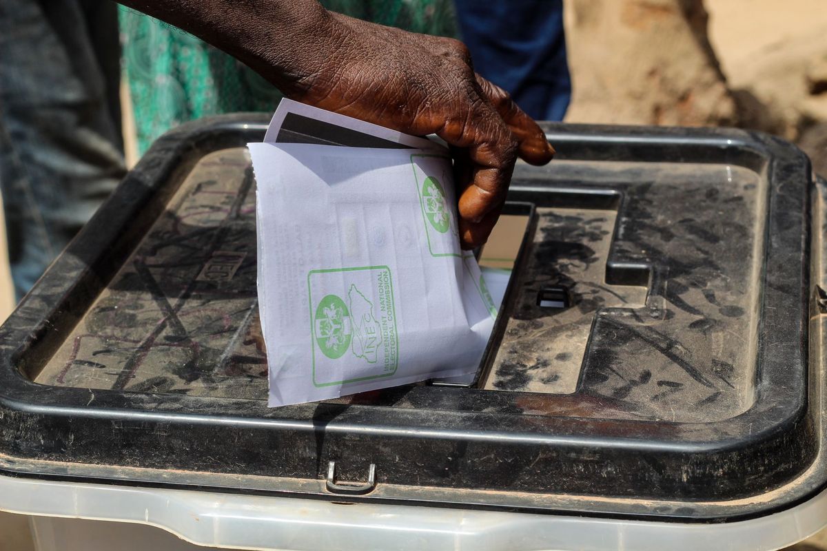 Zambia vote counting resumes after pause over alleged attacks on polling staff