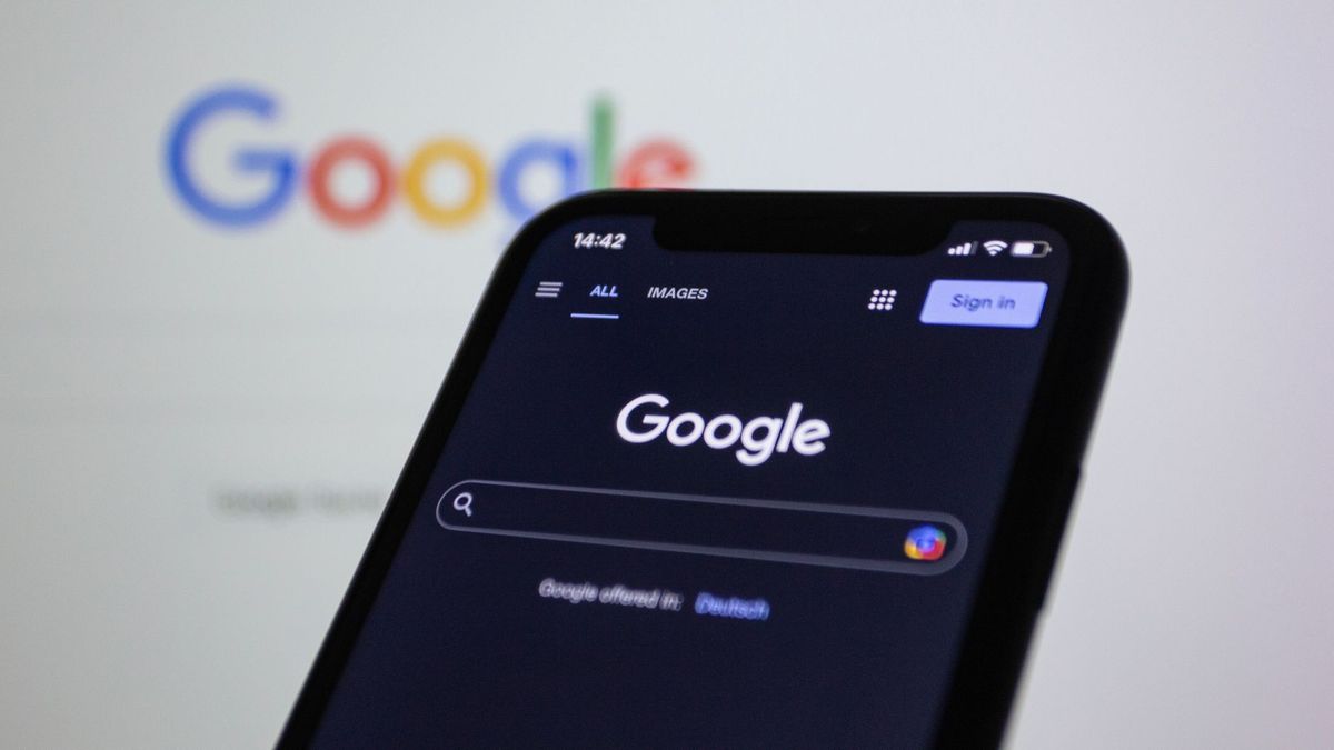 The September Pixel Drop improves the VIP contacts widget, adds Harry Potter themes