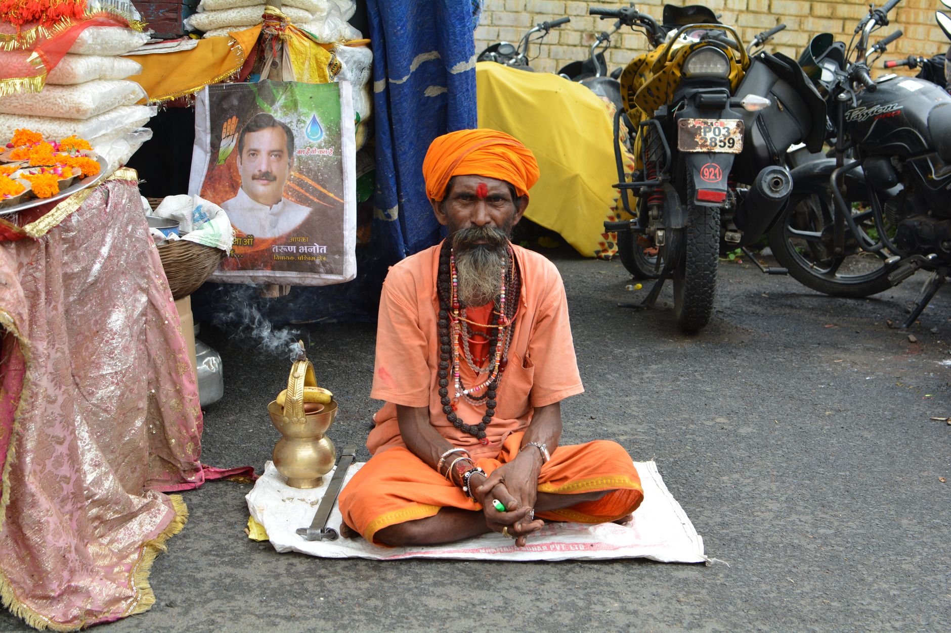 Guru Purnima 2026: स्वामी अवधेशानन्द आश्रम में भव्य गुरु पूर्णिमा महोत्सव, सुंदरकांड, कन्या पूजन और भंडारे में शामिल हुए सैकड़ों श्रद्धालु