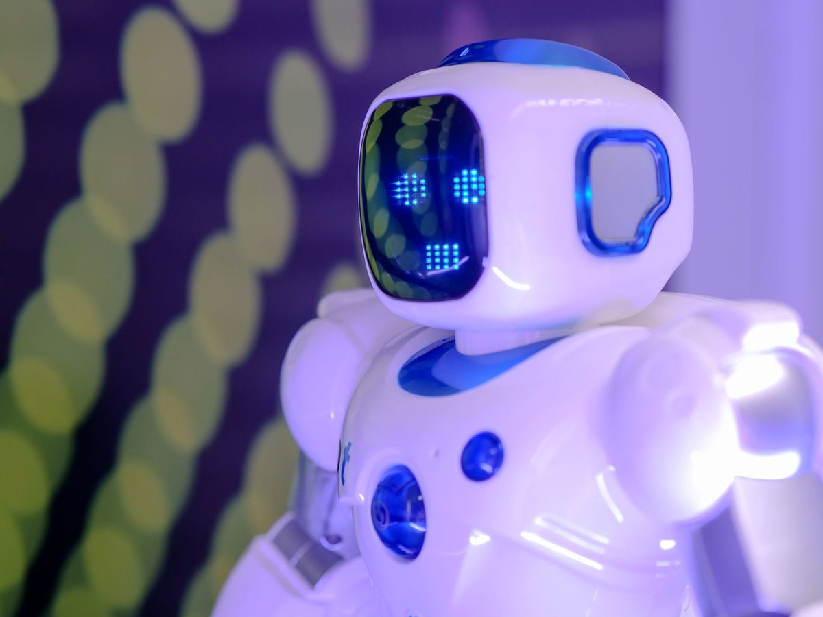 Russian store robot video viral: Humanoid ‘attacks’ customer after being pushed
