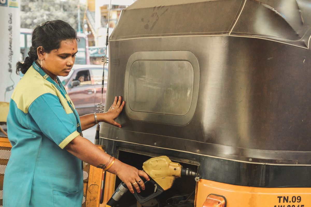 ପେଟ୍ରୋଲ ପମ୍ପରେ ବଡ଼ ଠକାମି! Special Report On Petrol Pump Fraud | Don’t Trust Zero! Check This Number