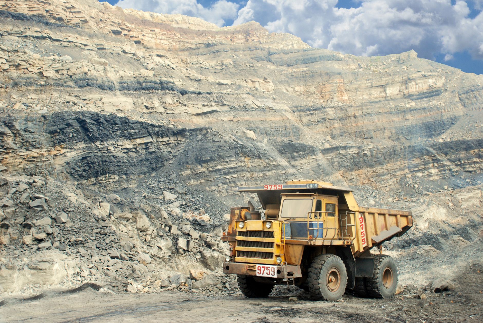 34 miners killed in coal mine explosion in Pakistan