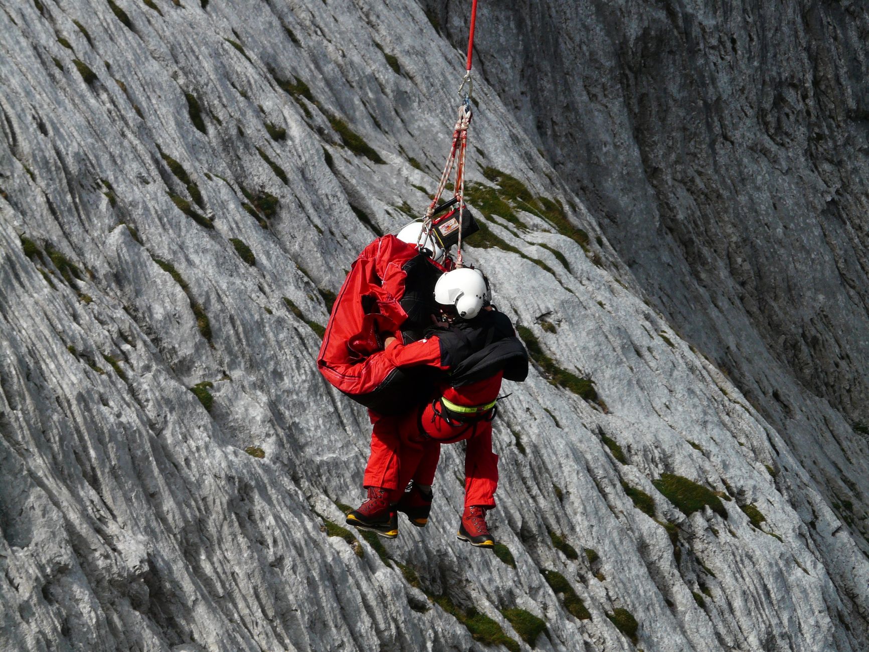 Body of US climber the latest recovered after Pakistan avalanche