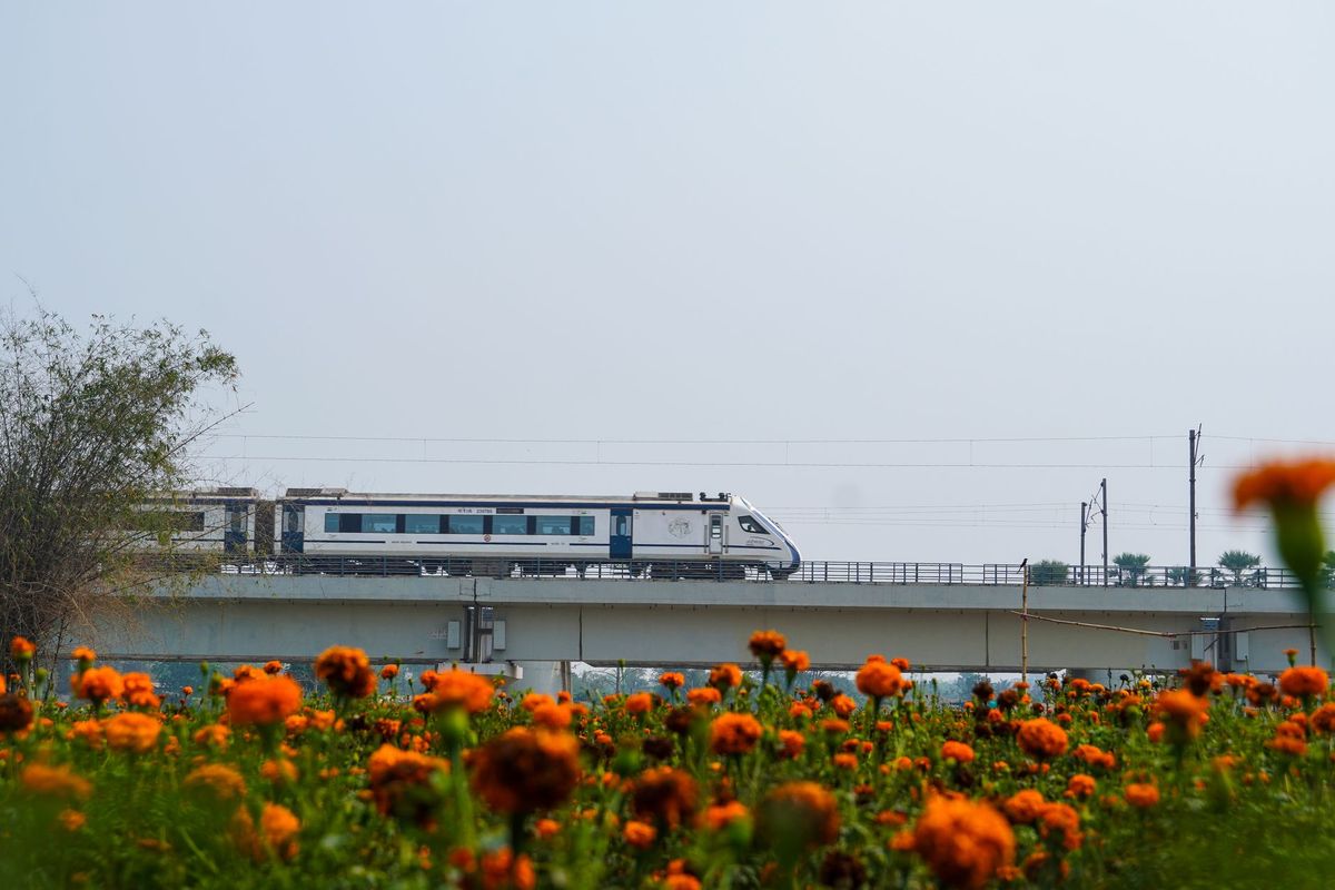 B35 Bullet Train: 2030 నాటికి భారత్ 350KM వేగంతో బుల్లెట్ ట్రైన్.. జపాన్ E10 సిరీస్కు పోటీగా స్వదేశీ B35