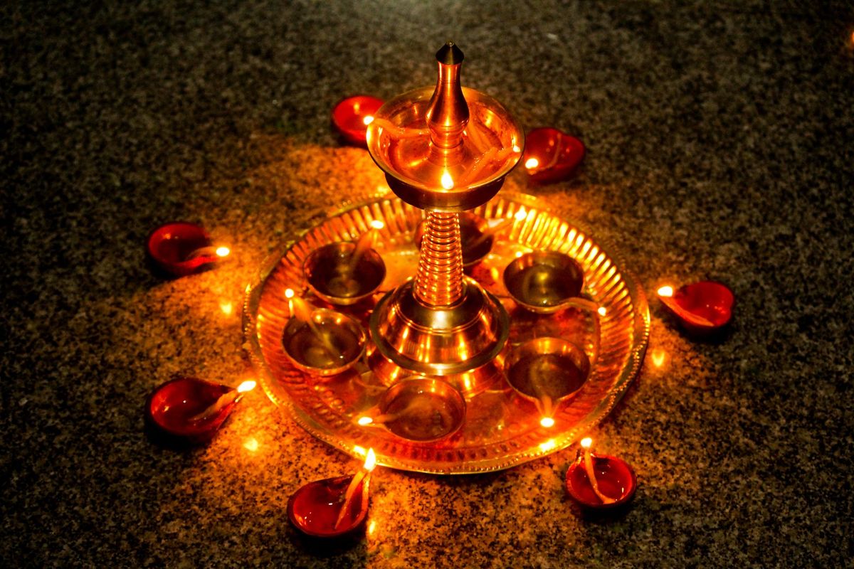 Pithori Amavasya: पितृ दोष दूर करने के लिए पिठोरी अमावस्या है खास, इन 4 जगहों पर जलाएं दीया; पूर्वज प्रसन्न होकर रखेंगे खुशहाल