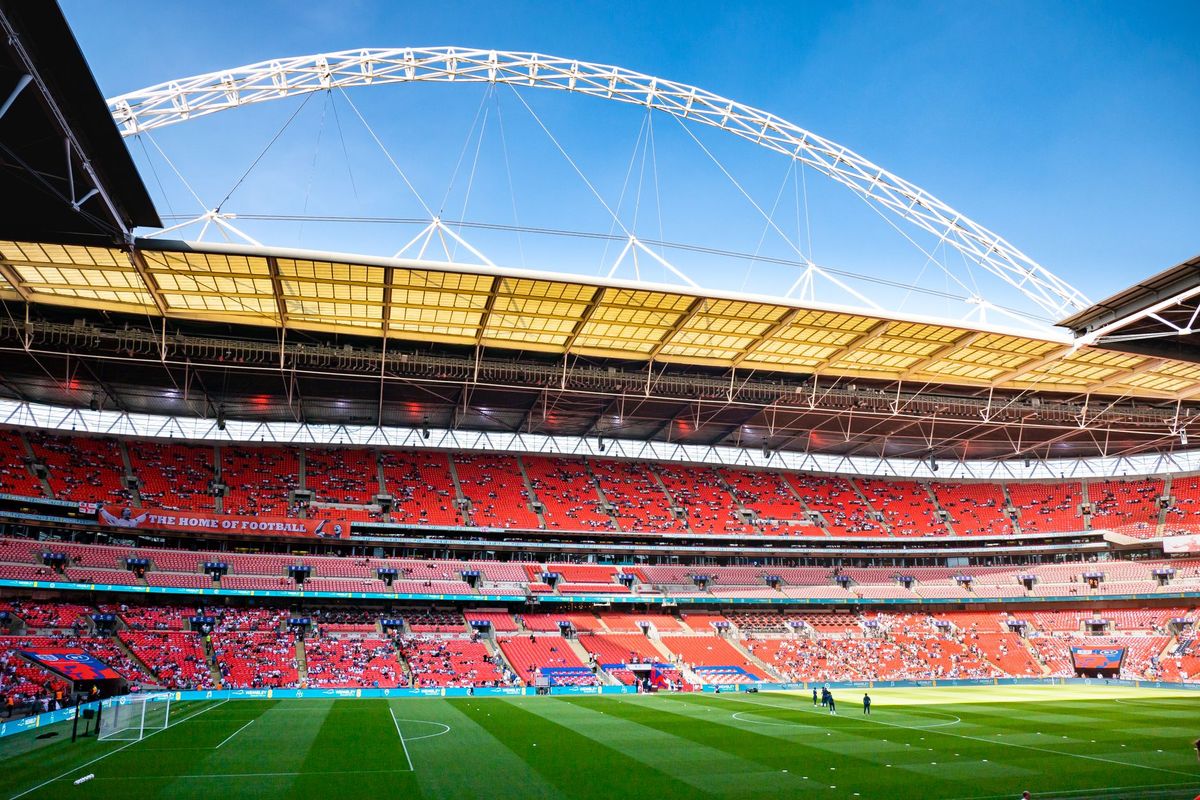 Arsenal vs Chelsea: Gabriel Magalhaes Escapes Penalty After Emiliano Martinez Cops Kick On Face During Premier League 2026-27 Match | WATCH VIDEO