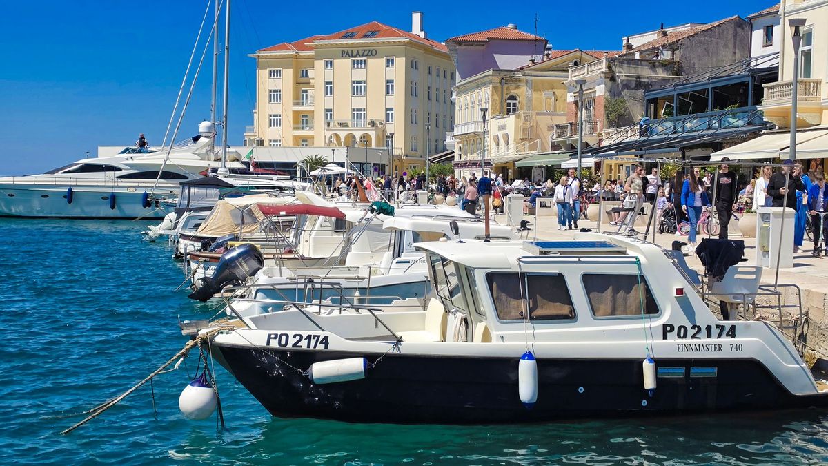 Fire engulfs tourist boat off Turkey, forcing 115 passengers and crew to evacuate