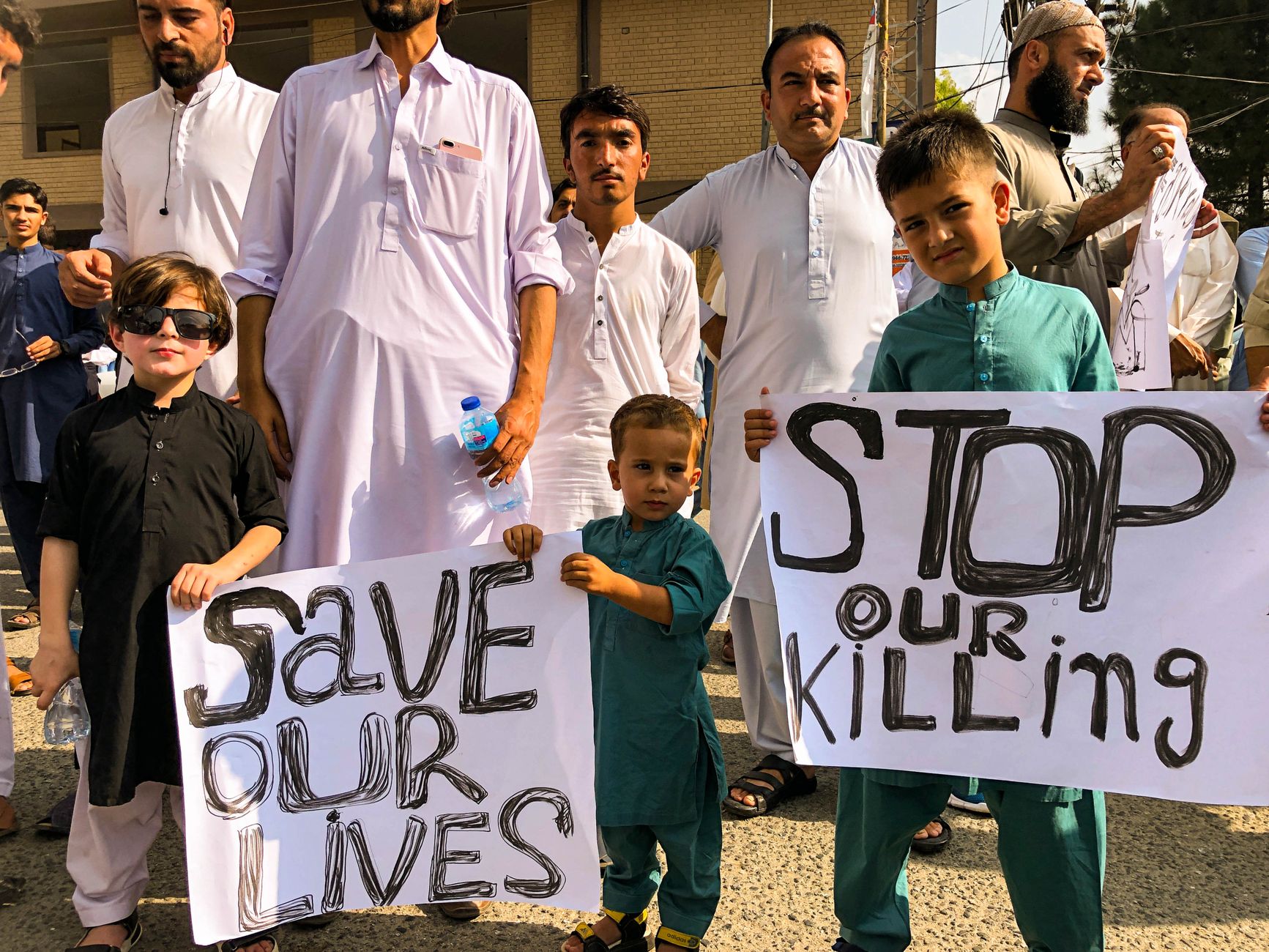 Pakistan: Suicide bomber kills 14 at anti-militancy protest