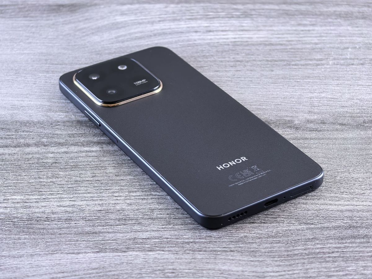 Honor finally launches Robot Phone starting at around $1,500