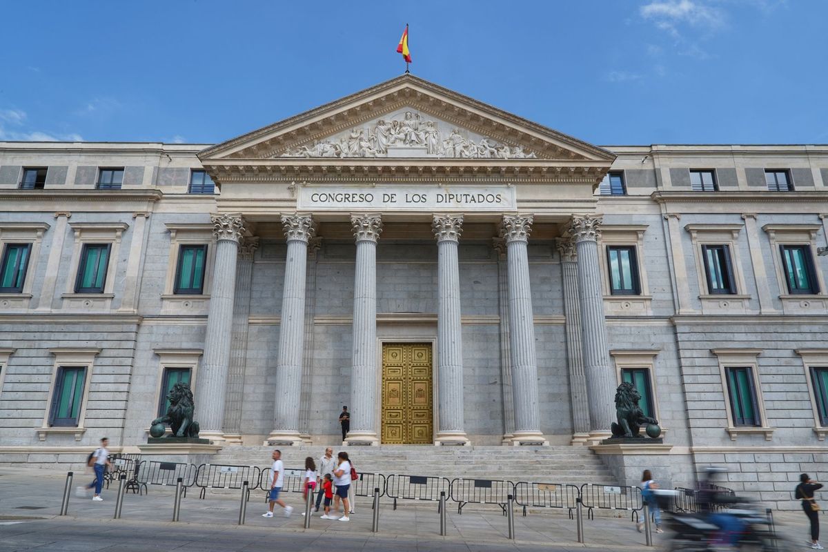 Spain PM pins hopes on housing crisis to help win snap election