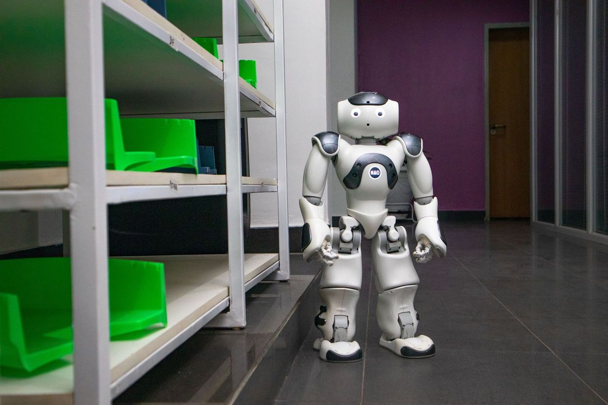 On Risk From Superintelligence, Top AI Expert's Chimpanzee-Nukes Analogy