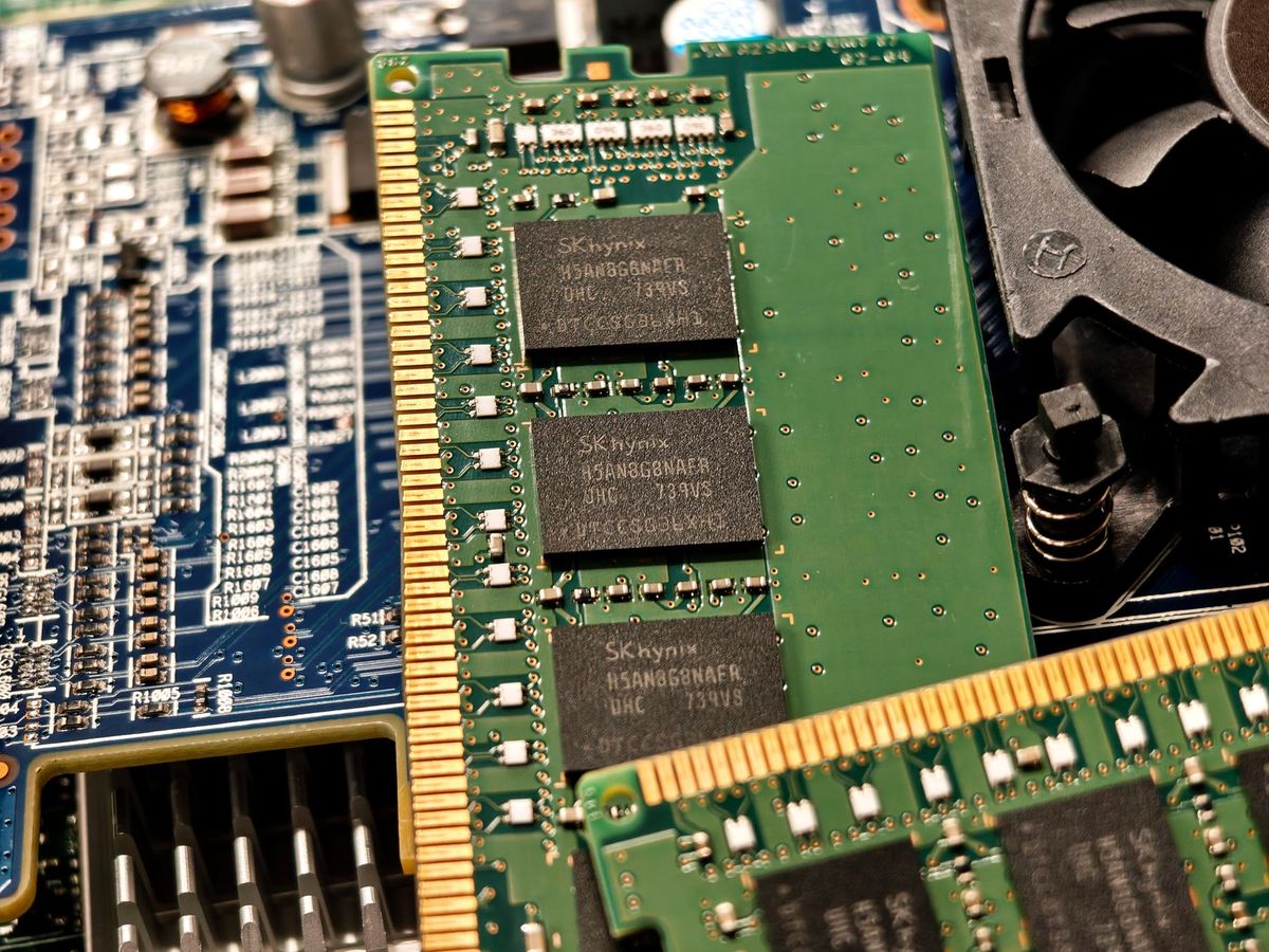 SK Hynix's Korean workers launch unified union amid stalled wage talks