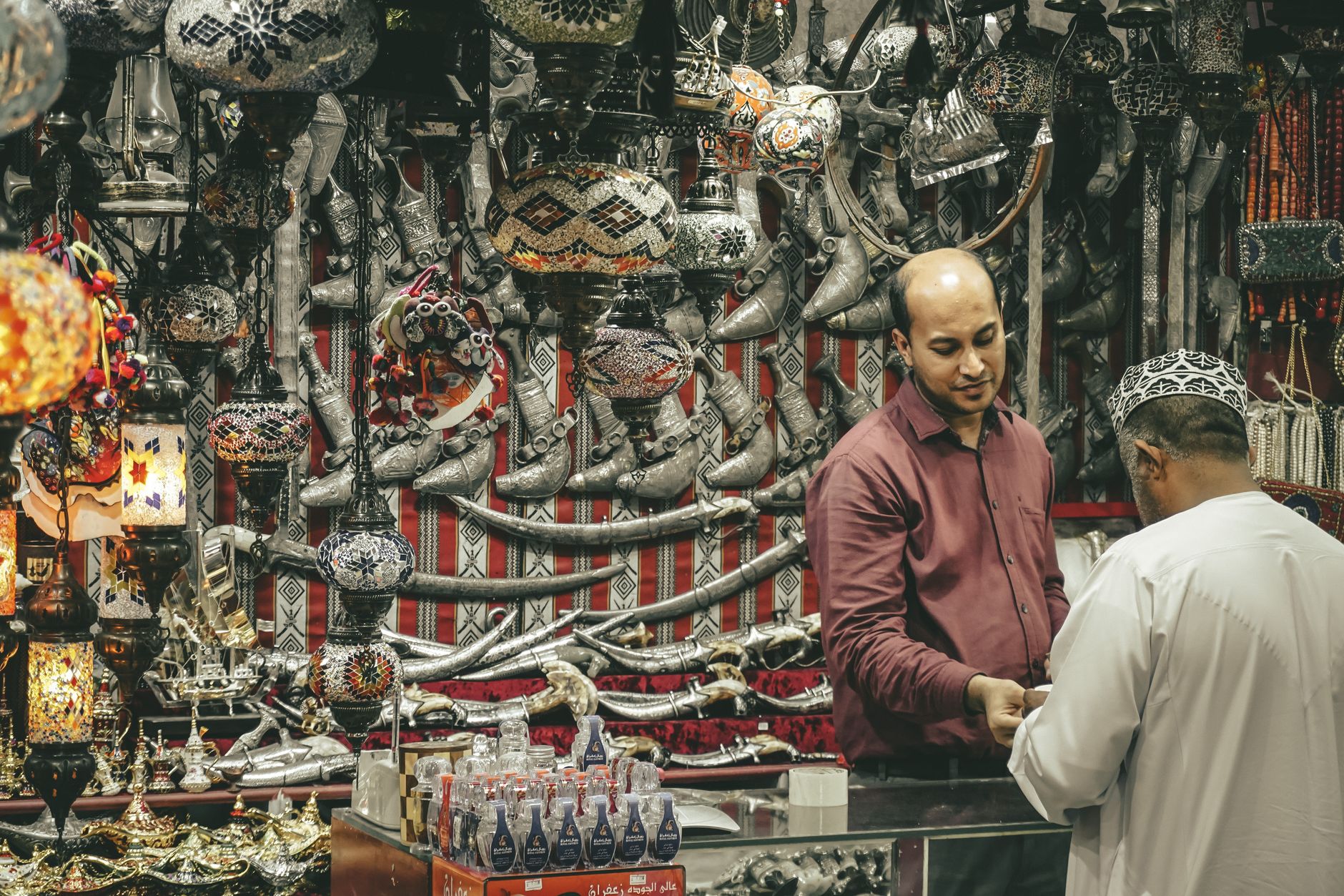 Oman warns social media influencers, businesses against promoting food products without approval