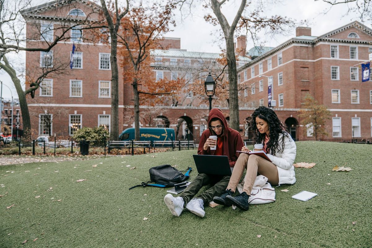 US College Admission: अमेरिका में पढ़ाई पर वीजा नियमों का असर, भारतीय छात्रों के आवेदन में 15% की गिरावट