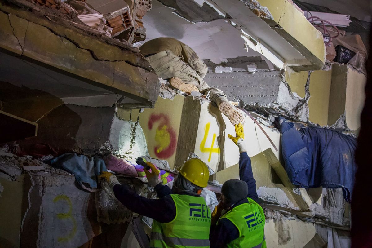 ଦିଲ୍ଲୀ କୋଠା ଭୁଶୁଡ଼ିବା ଘଟଣାରେ ୩ ମୃତ | Delhi Building Collapse: Massive Rescue Operation Continues