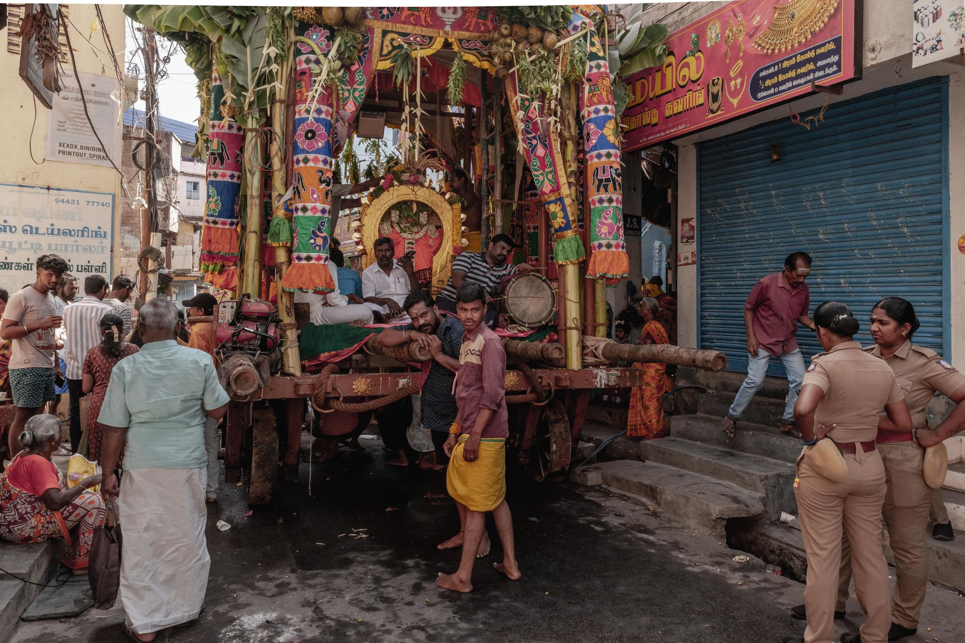 ஊட்டிக்கு இன்ப சுற்றுலா அழைத்துச் சென்று கல்லூரி பேராசிரியை பாலியல் பலாத்காரம் - உடற்கல்வி இயக்குனர் கைது
