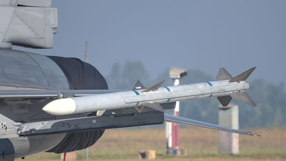 Iran Helping Houthis Upgrade Missiles to Threaten Civilian Airspace, Yemen Says