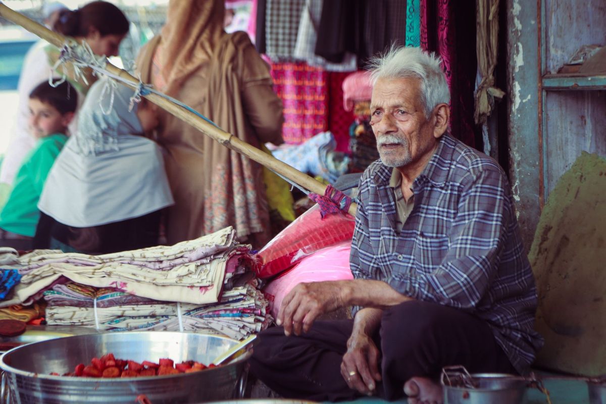 आतंकियों ने फिर भेजी कश्मीरी पंडितों को धमकी भरी चिट्ठी:6000 कर्मचारियों में डर, दफ्तर नहीं जा रहे; शाम से पहले ही घरों में कैद हो रहे