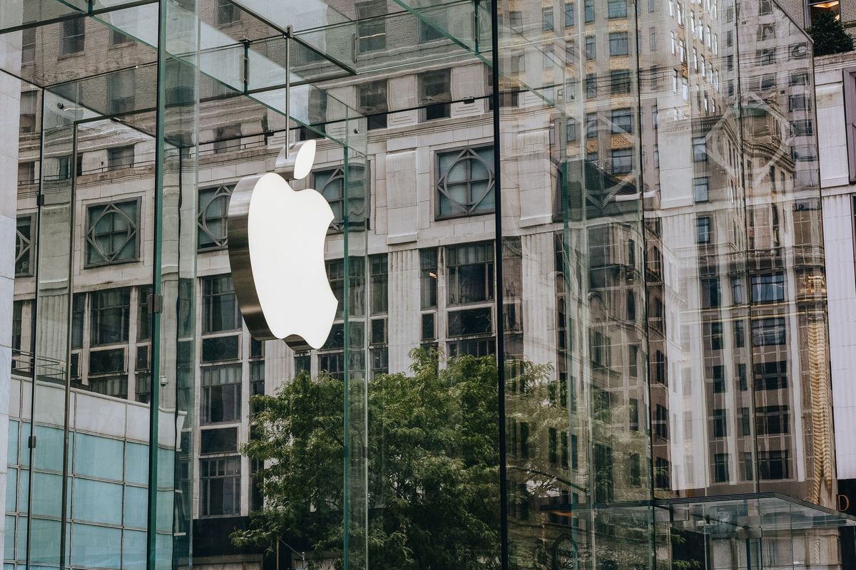 Apple ने लॉन्च किया पहला फोल्ड iPhone Duo, ये हैं 6 बड़े ऐलान, कीमत भी जानें