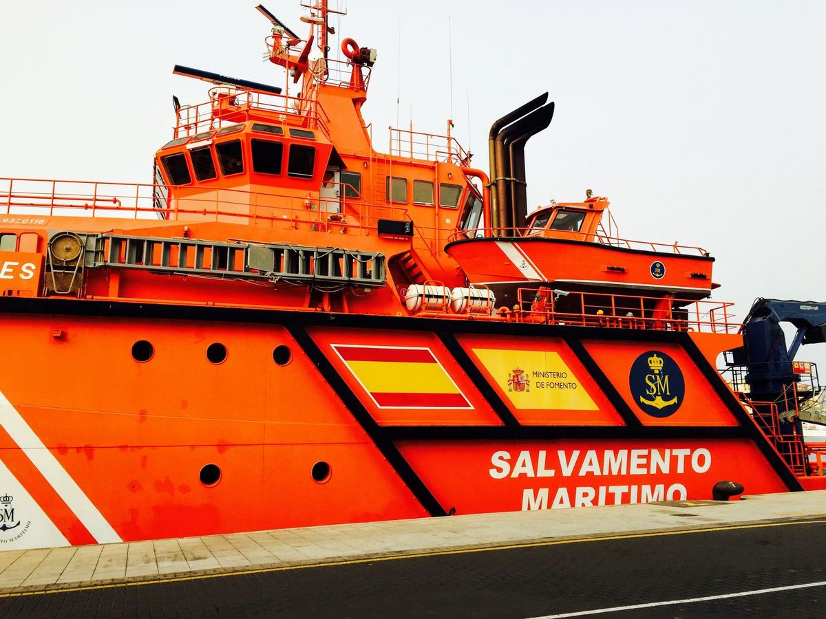 More than 80 migrants feared dead after boat rescued off Canary Islands