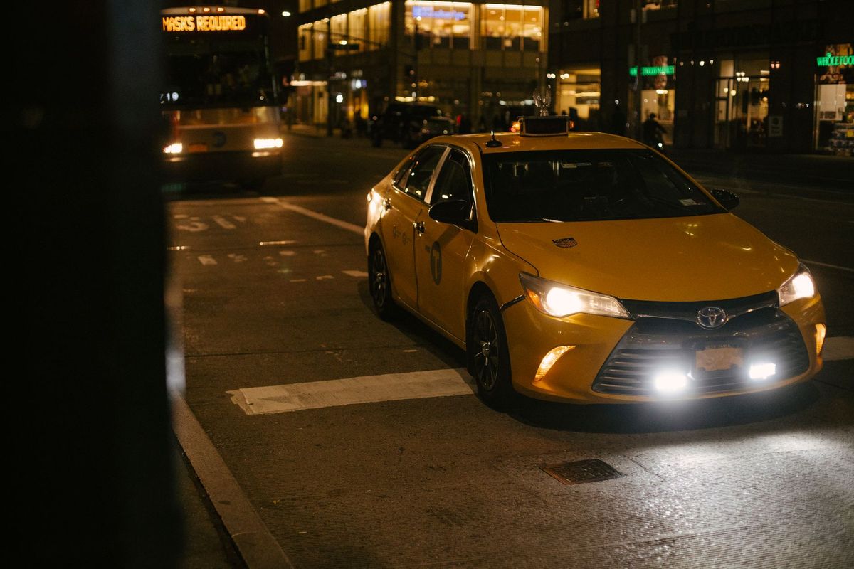 Mecca Pilgrim Teaches Taxi Driver a Lesson in Civic Sense